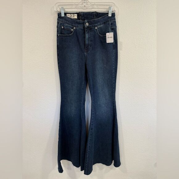 NWT Free People We the Free Crvy Super High-Rise Lace-Up Flare Jeans, Size 27 - Picture 2 of 7
